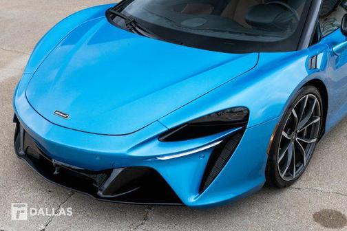 2023 McLaren Artura 
