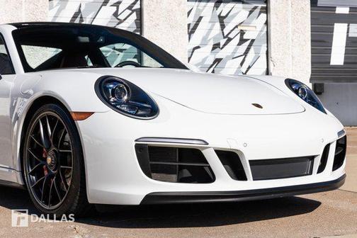 2019 Porsche 911 Carrera GTS