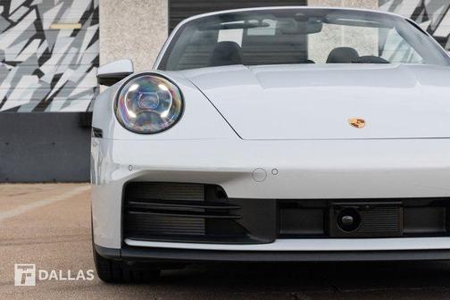 2025 Porsche 911 Carrera