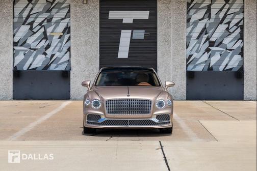 Rosegold 2022 Bentley Flying Spur W12