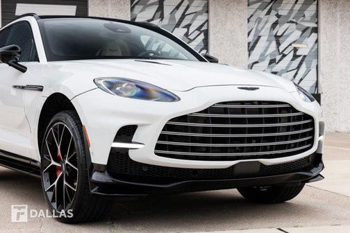 2025 Aston Martin DBX 707