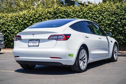 Pearl White Multi-Coat 2023 Tesla Model 3 Standard Range