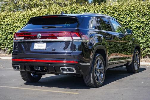 Deep Black Pearl 2024 Volkswagen Atlas Cross Sport 2.0T SEL