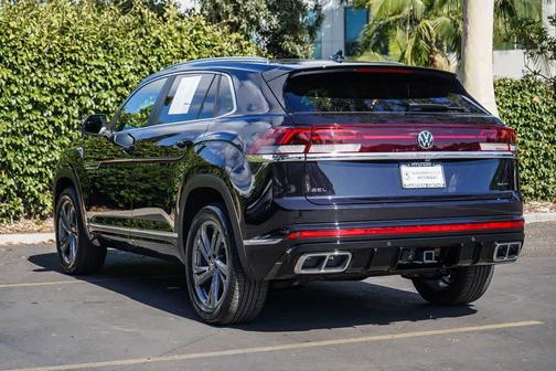 Deep Black Pearl 2024 Volkswagen Atlas Cross Sport 2.0T SEL