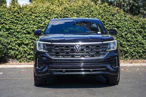 Deep Black Pearl 2024 Volkswagen Atlas Cross Sport 2.0T SEL