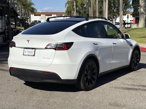 2022 Tesla Model Y Long Range Dual Motor All-Wheel Drive