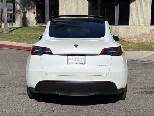2022 Tesla Model Y Long Range Dual Motor All-Wheel Drive