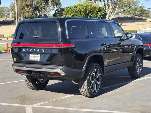 2023 Rivian R1S Adventure