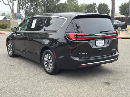 2024 Chrysler Pacifica Hybrid Select