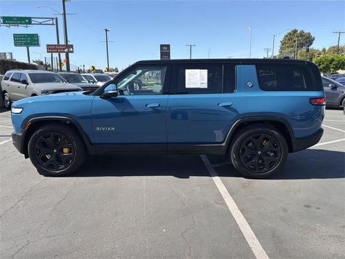 2023 Rivian R1S Adventure