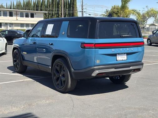 2023 Rivian R1S Adventure