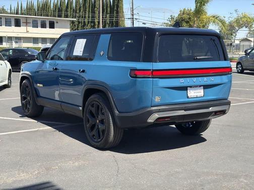 2023 Rivian R1S Adventure