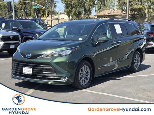 2023 Toyota Sienna XLE