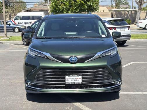 2023 Toyota Sienna XLE