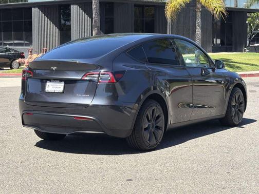 2025 Tesla Model Y Long Range Dual Motor All-Wheel Drive