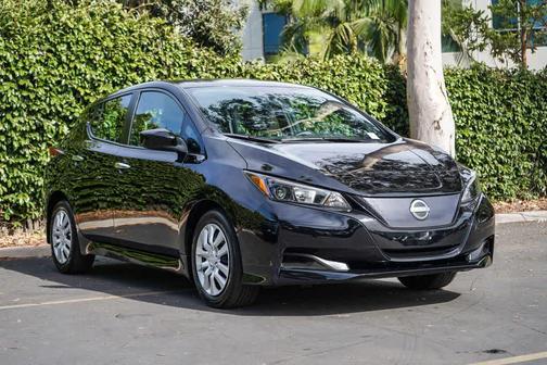 Super Black 2023 Nissan Leaf S 40 kWh