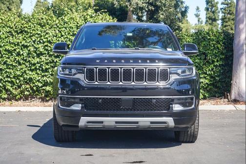 Diamond Black Crystal Pearlcoat 2023 Jeep Wagoneer L Series II 4x4