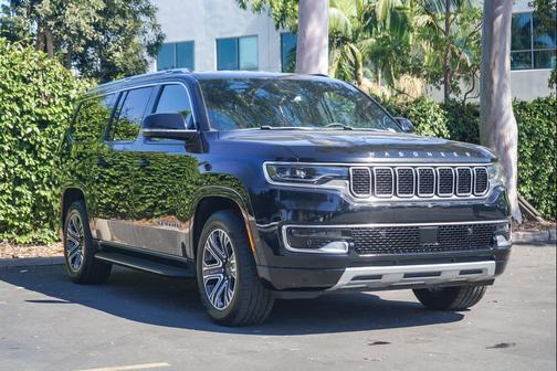 Diamond Black Crystal Pearlcoat 2023 Jeep Wagoneer L Series II 4x4