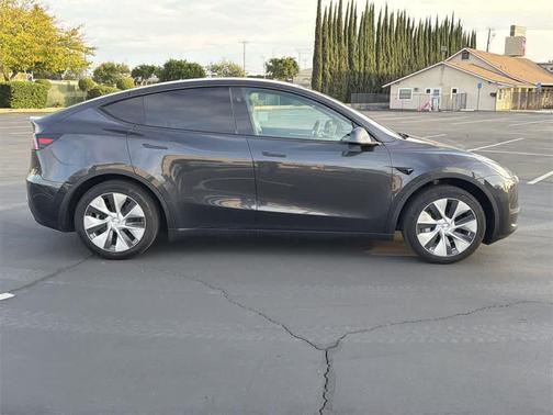 2024 Tesla Model Y Long Range Dual Motor All-Wheel Drive