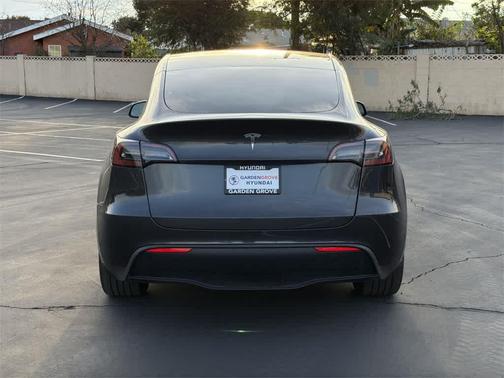 2024 Tesla Model Y Long Range Dual Motor All-Wheel Drive