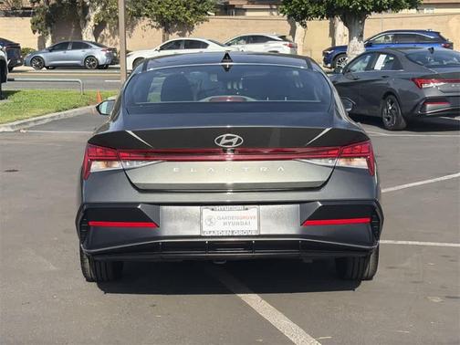 2025 Hyundai ELANTRA SEL