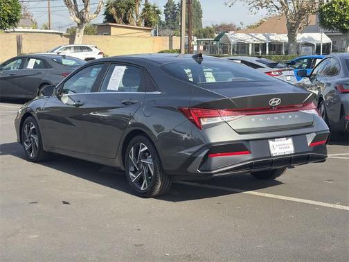 2025 Hyundai ELANTRA SEL