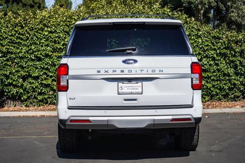 OXFORD WHITE 2023 Ford Expedition XLT