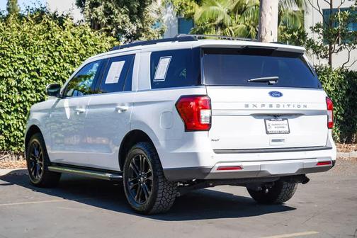 OXFORD WHITE 2023 Ford Expedition XLT
