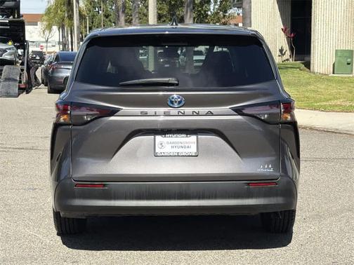 2024 Toyota Sienna LE