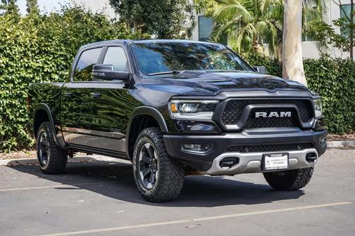 Diamond Black Crystal Pearlcoat 2023 RAM 1500 Rebel