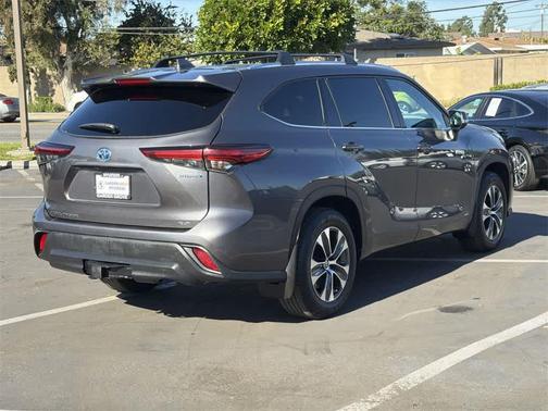 2021 Toyota Highlander Hybrid XLE