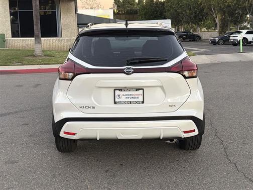 2023 Nissan Kicks SR
