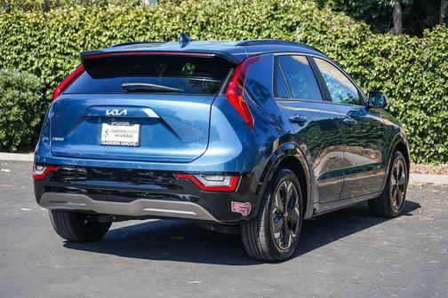 Mineral Blue 2024 Kia Niro EV Wave
