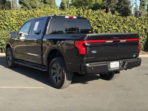 2022 Ford F-150 Lightning LARIAT