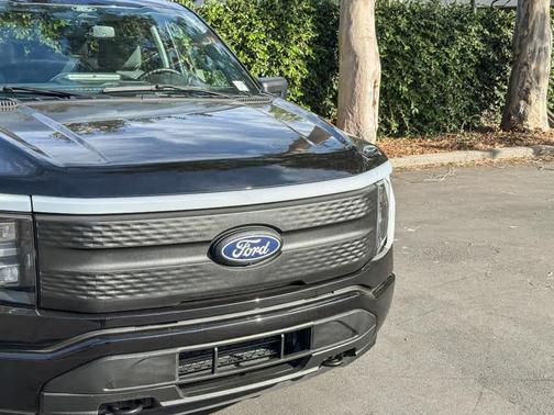 Agate Black Metallic 2025 Ford F-150 Lightning XLT