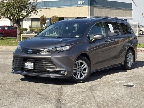 2022 Toyota Sienna XLE