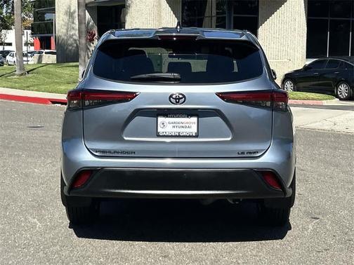 2022 Toyota Highlander LE