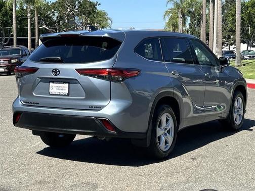 2022 Toyota Highlander LE