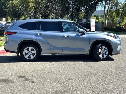 2022 Toyota Highlander LE