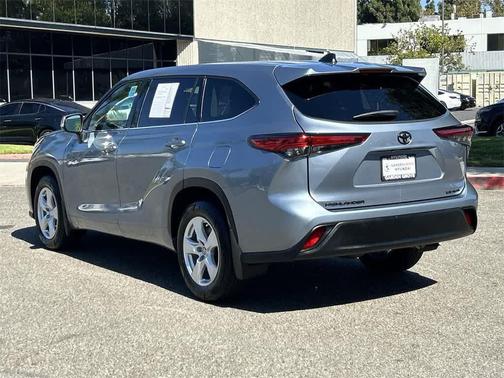 2022 Toyota Highlander LE