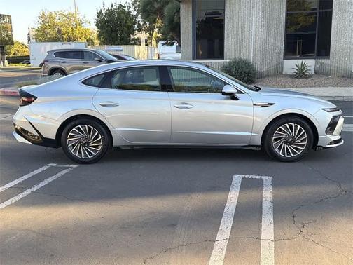 2025 Hyundai SONATA Hybrid SE