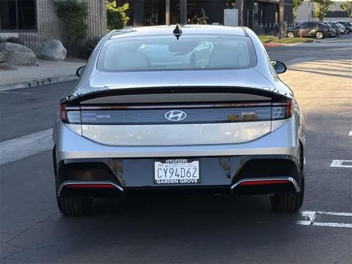 2025 Hyundai SONATA Hybrid SE