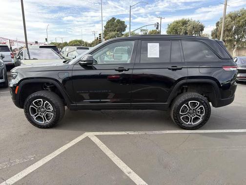 2023 Jeep Grand Cherokee 4xe Trailhawk