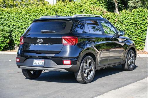 2023 Hyundai VENUE SEL