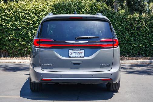 Ceramic Gray Clearcoat 2023 Chrysler Pacifica Limited