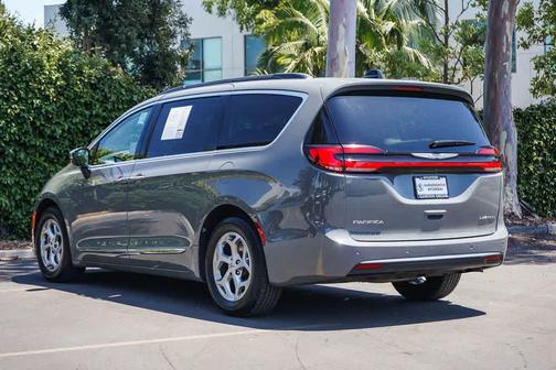 Ceramic Gray Clearcoat 2023 Chrysler Pacifica Limited