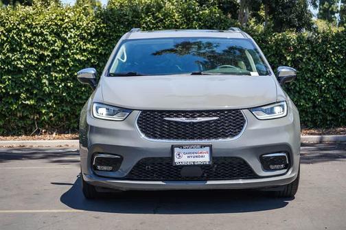 Ceramic Gray Clearcoat 2023 Chrysler Pacifica Limited