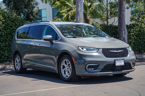 Ceramic Gray Clearcoat 2023 Chrysler Pacifica Limited