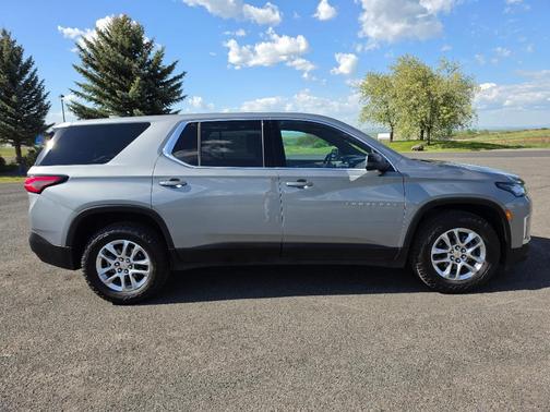 GREY 2023 Chevrolet Traverse LS