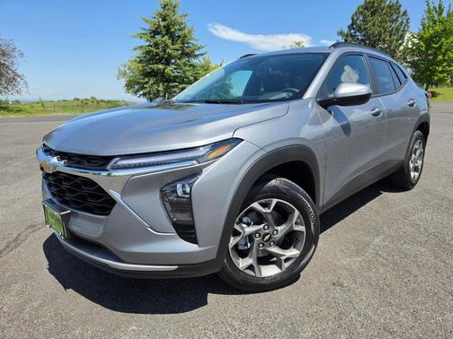 Sterling Gray Metallic 2026 Chevrolet Trax LT